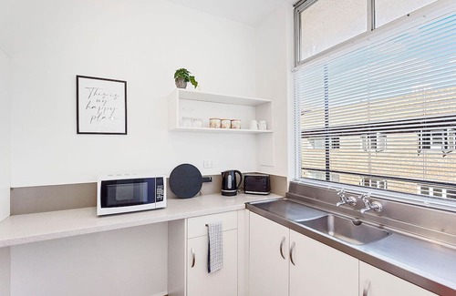 West Perth Apartamento | Urban Oasis on Mount Street: Walk to City