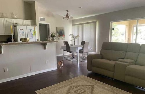 Sunshine Apartamento | 4 Bedroom 831377 by Houzlet