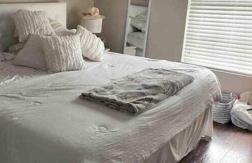 Sunshine Apartamento | 4 Bedroom 831377 by Houzlet