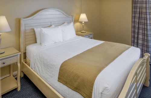 Bostroms Complejo | Embrace The Laid-Back Beach Life. A seaside retreat with small-town charm