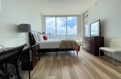 Edgewater Apartamento | 56 Floor 2 bed/2 bath PENTHOUSE Biscayne Bay City Million Dollar View Free pking