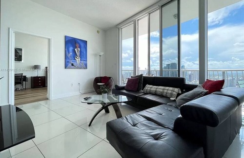 Edgewater Apartamento | 56 Floor 2 bed/2 bath PENTHOUSE Biscayne Bay City Million Dollar View Free pking