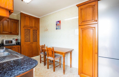 Urbanizacion S'Estanyol Casa | Holiday Home 'Ca N' Auba' with Private Terrace, Wi-Fi and Air Conditioning