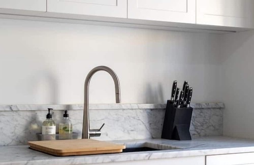 Launceston CBD Cabaña | Elizabeth Elegance A Dreamy Federation Cottage