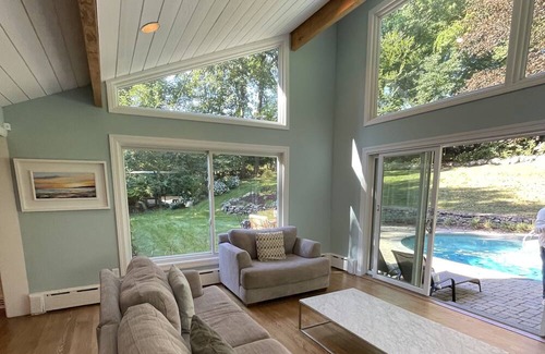 Westport Casa | Pool heaven 5 minutes away from the beach! Bring the whole family: pet friendly!