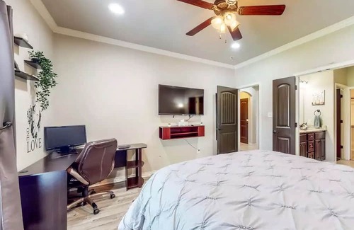 Wellborn Casa | Modern Townhome with Garage Parking