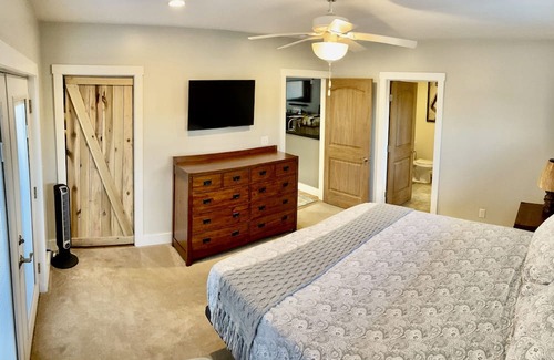 Charlottesville Casa | Charlottesville home - hot tub, fire pit & pond