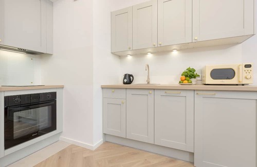 Wlochy Apartamento | Modern Apartment With Balcony by Renters