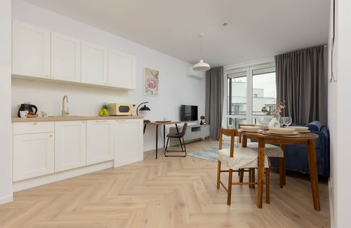 Wlochy Apartamento | Modern Apartment With Balcony by Renters