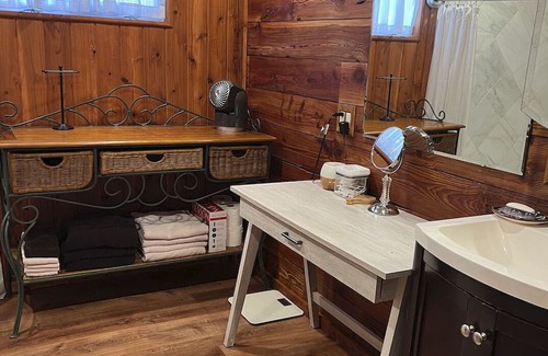 Bonita Springs Cabaña | Adorable Cottage Close To Downtown & Area Beaches.