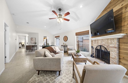 Tomball Casa | Tomball Tranquility: 3BR/2BA Gem!