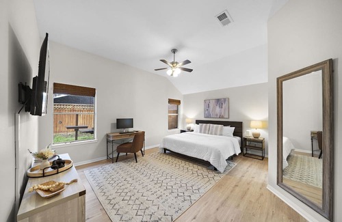 Tomball Casa | Tomball Tranquility: 3BR/2BA Gem!