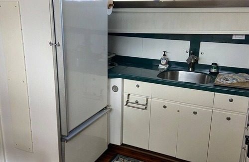 Midtown Alquiler De Eote | 1983 65 foot Hatteras Motor Yacht