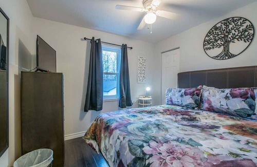 Smiths Falls Casa | Just 175 steps from the world famous Rideau Canal