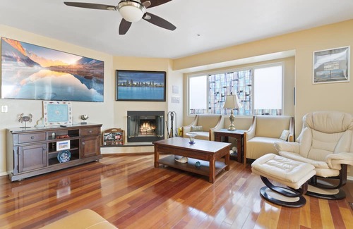 La Presa Casa | The Sky House, at 800' ASL over San Diego, boasts a 360° panoramic view