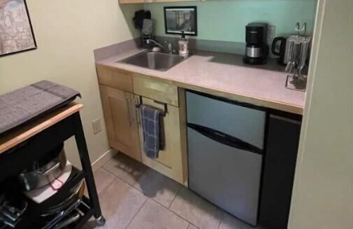 Bellingham Apartamento | Private Pond Cottage at Fragrance Falls