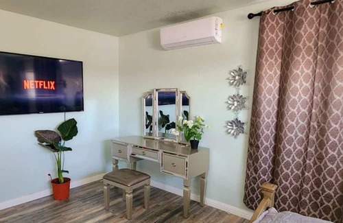 Baldwin Park Casa | Remodeled 3-bedroom 2-bathroom private entrance, a king-sized bed free parking!1