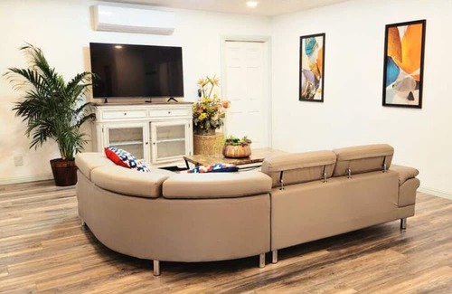 Baldwin Park Casa | Remodeled 3-bedroom 2-bathroom private entrance, a king-sized bed free parking!1