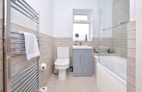 Burslem Casa | Lancaster House: A Charming 3-BR Home in the Heart of Norton Green