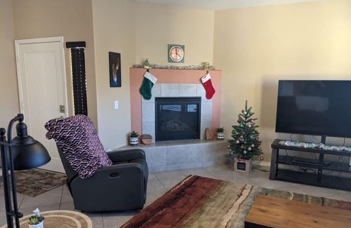 Desert View Village Condominio | Quiet Desert Retreat in historic Cave Creek with golf, pool and desert hikes!