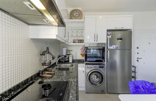 Seki Apartamento | Residence w Balcony and Shared Pool 7 min to Coast