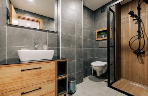 Yakuplu Apartamento | Chic, Modern Flat Near Torium Mall in Beylikduzu