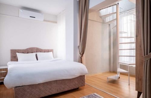 Kusadasi City Centre Villa | Duplex Villa w Sea View Terrace in Kusadasi