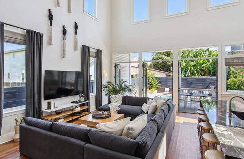 Lower Garden District Casa | New Stylish Renovation | Heated Pool & Hot Tub