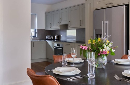 Chittlehamholt Cabaña | The Mole Resort sleeps 4 guests in 2 bedrooms