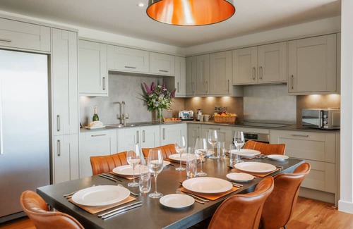 Chittlehamholt Cabaña | The Mole Resort sleeps 4 guests in 2 bedrooms