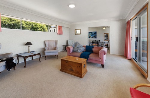 Otumoetai Casa | Seaviews on Seaway - Tauranga Holiday Home