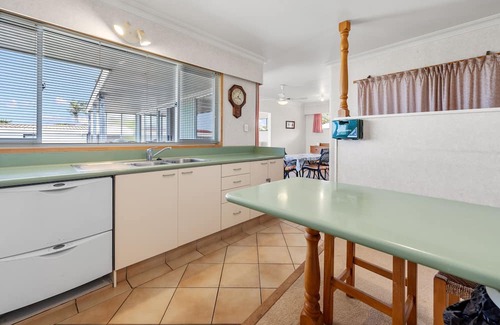 Otumoetai Casa | Seaviews on Seaway - Tauranga Holiday Home
