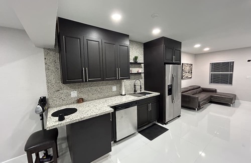 Hialeah Casa | City Chic - Design to cater the most particular guests.