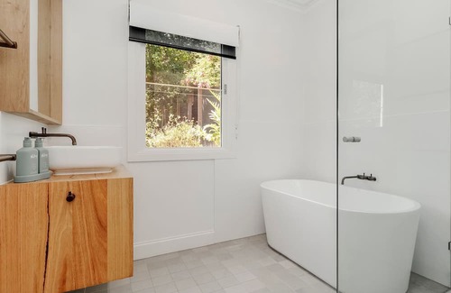 Red Hill Casa | Arcady House - Tucked Among The Trees