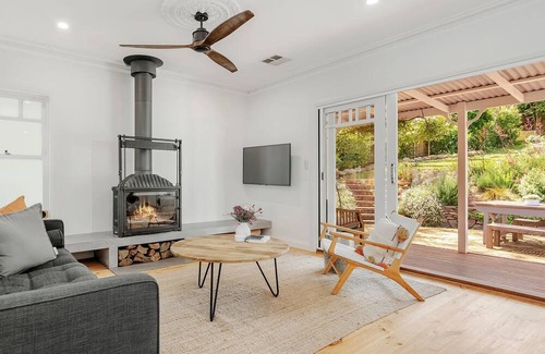 Red Hill Casa | Arcady House - Tucked Among The Trees