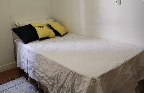 Jardim da Penha Cabina | Quarto e Banheiro Privativos com Garagem em Apartamento em Jardim da Penha