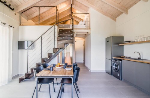 Episkopos Apartamento | One-Bedroom with Attic Apartment Sea View