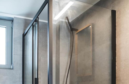 Episkopos Casa | Mountain View Suite with Mega Balcony