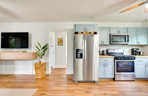 Historic Kailua Village Condominio | Walkable Kailua-Kona Condo - 2 Blocks to Pier!