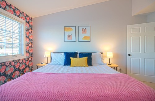 Wilmington Condominio | Escape on the Cape - Riverfront Sunset Views in Downtown Wilmington