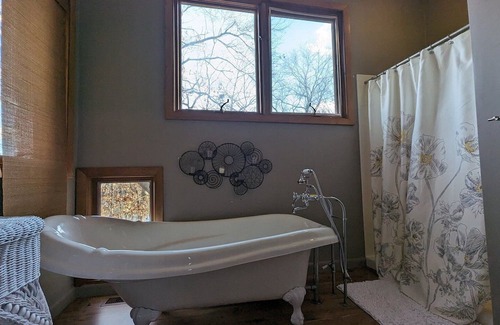 Sharon Casa | Serene Lakefront Pool Home Near Boston and Foxboro Gillette Stadium