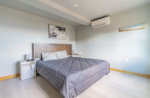 West Seattle Casa | Breathtaking View of the Puget Sound , 5 min walk to Alki Beach, Newly Built
