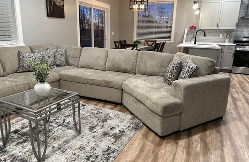Wasilla Casa | Gorgeous and new home, the convenience of the urban and the privacy of the rural