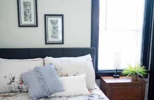 South Euclid Casa | New Lovely Green - Close to everything!