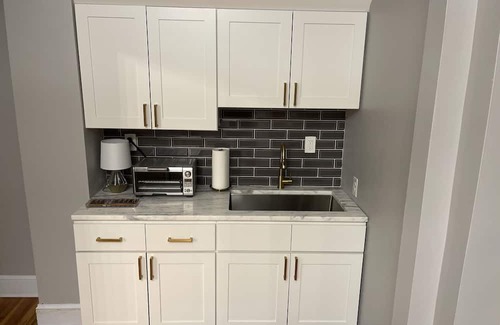 Bethlehem Apartamento | Beautiful renovated studio on Historic Bethlehem’s Main Street