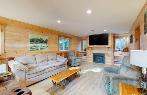 Coolin Casa | Waterfront custom-built home with screened-in porch & gas fireplace