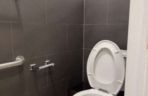 McGinley Square Casa | V4 please contact host before booking This is private room, not entire place