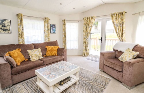 Felinfach Cabina | WOODLAND BREEZE, pet friendly, country holiday cottage in Llanarth