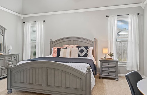 Bixby Casa | Stylish, Upscale, Large, 2 King suites, Location, Family friendly, Safe