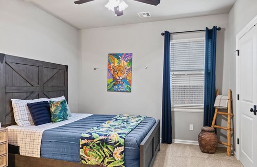 Bixby Casa | Stylish, Upscale, Large, 2 King suites, Location, Family friendly, Safe